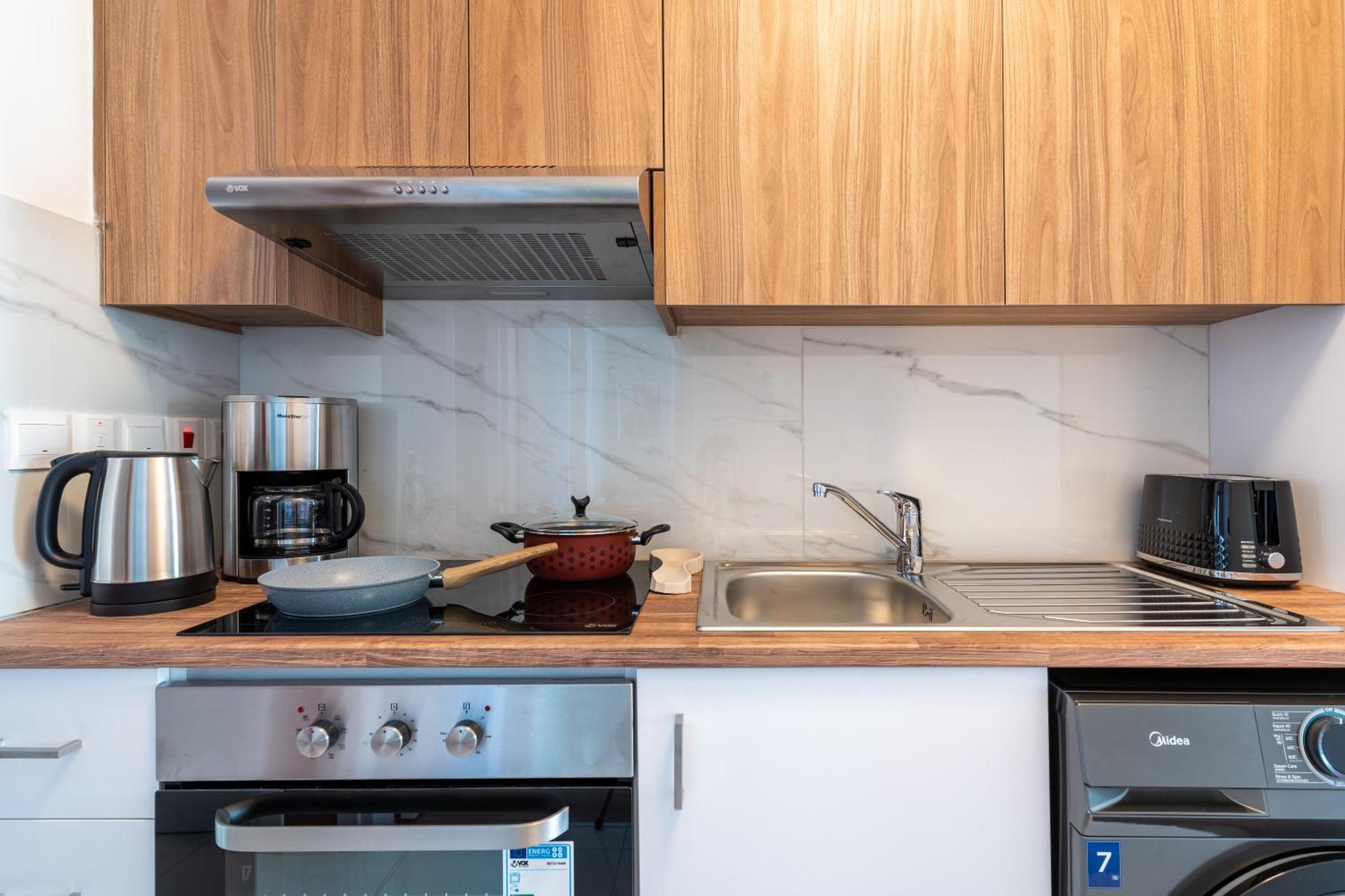 Arion 1-Bedroom Apartment In Larnaca Bagian luar foto